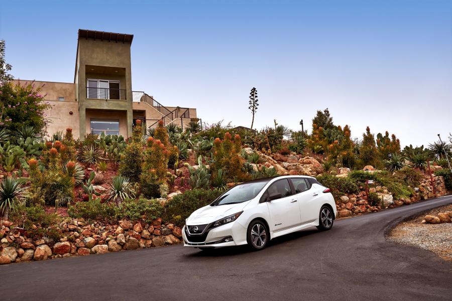  Nissan Leaf 2018 года  (NA) (фото 12 из 104)